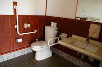 Medium_01　多目的トイレ　内部